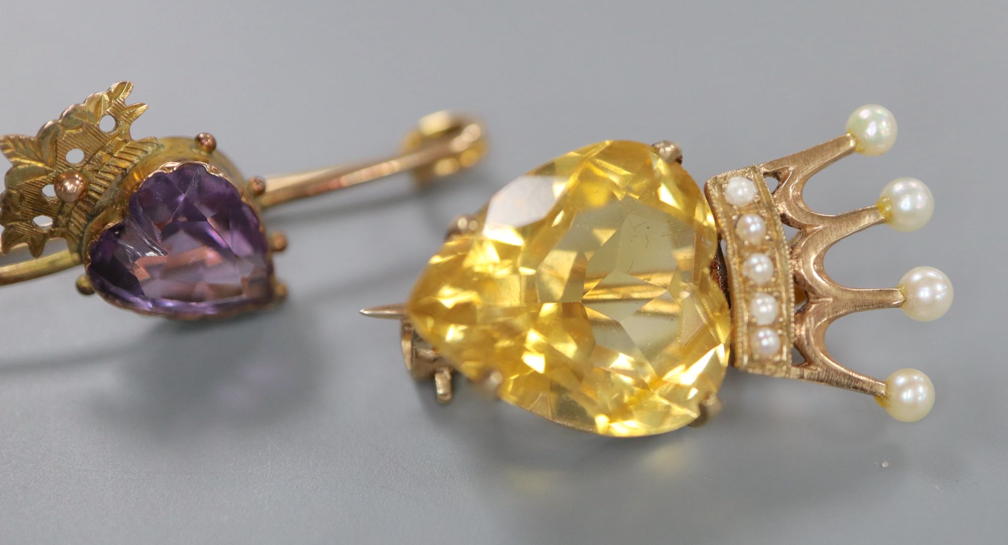 A late Victorian 9ct gold, heart shaped citrine and seed pearl set coronet brooch, 25mm and an amethyst set bar brooch